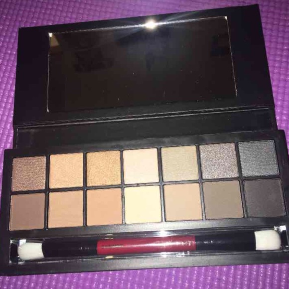 new Smashbox full exposure eye shadow palette.