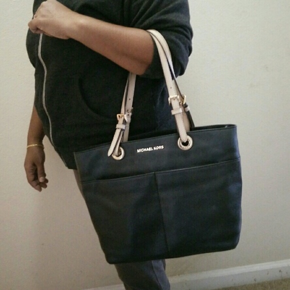 Michael kors like new handbag