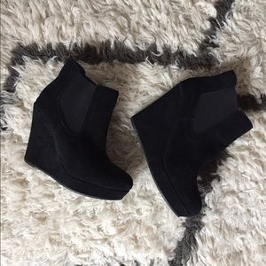 Seychelles Black Leather Wedges