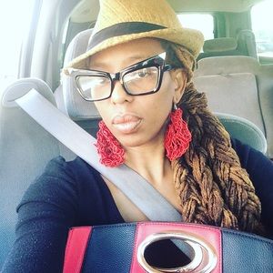 Meet your Posher, Dionne