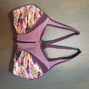 Victoria's Secret Size 34 C front close sports bra