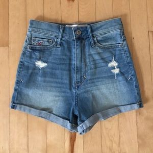 Hollister Natural Waist Short Short