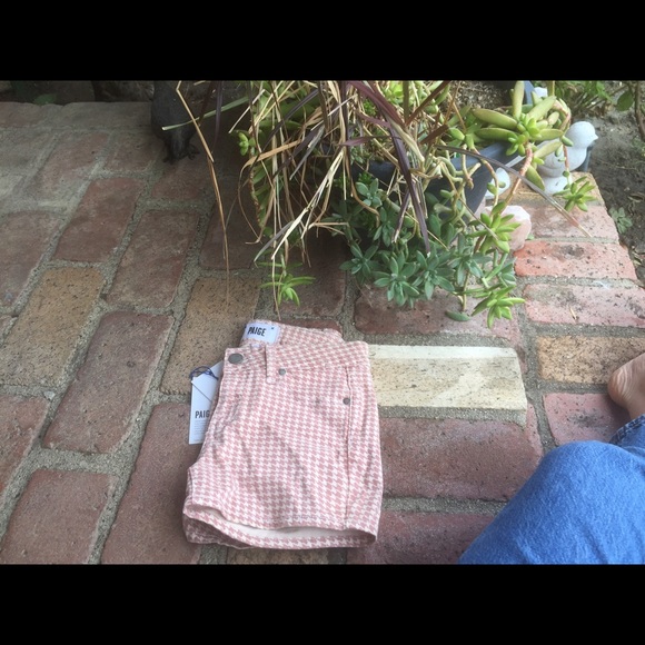 Paige houndstooth pink shorts! - Picture 3 of 4