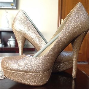 Enchanting Glittery Gold High Heel Platform Pumps