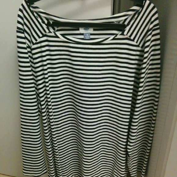 Scoop neck long sleeve top