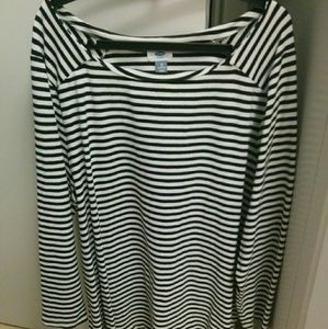 Scoop neck long sleeve top