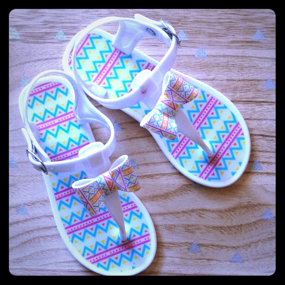 Cute sandals worn twice