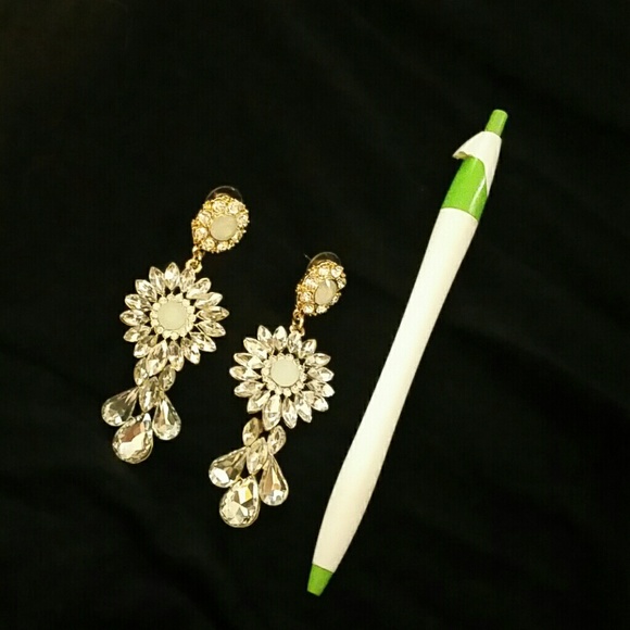 Statement earrings - Picture 3 of 4