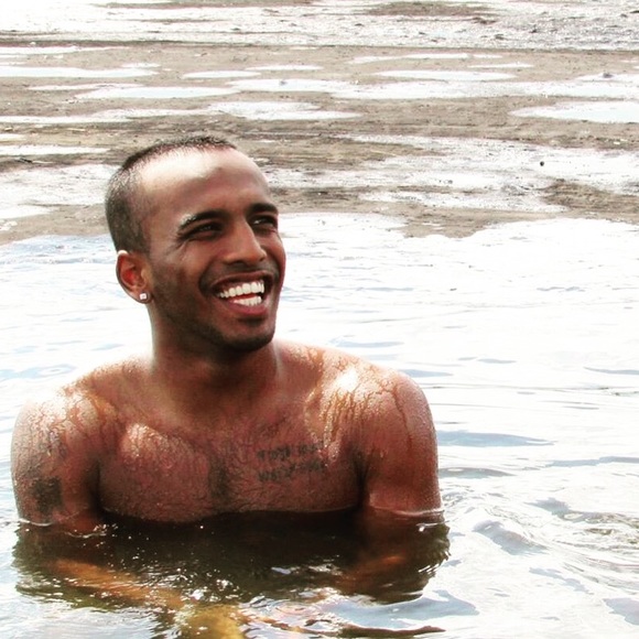 Meet your Posher, Chris - Picture 2 of 4