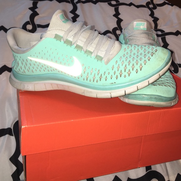 Tiffany blue Nike free 3.0 tennis shoes