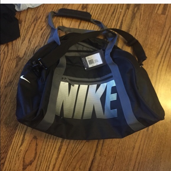 Nike Handbags - Nike duffle bag