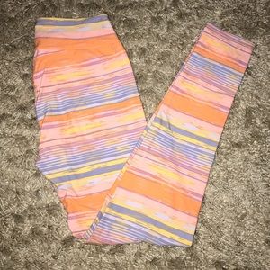 🦄 LulaRoe Striped OS Leggings.