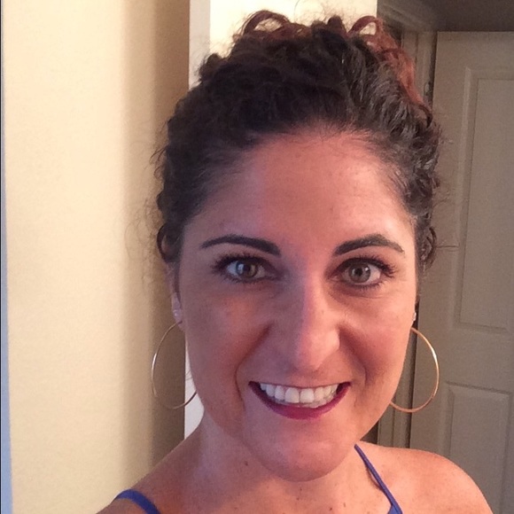 Meet your Posher, Holly - Picture 1 of 1