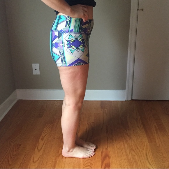 Azteka Short - Picture 2 of 3