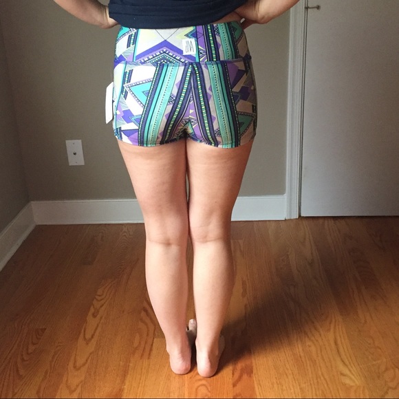 Azteka Short - Picture 3 of 3