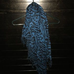 Turquoise and black scarf.