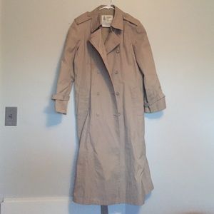 Beautiful London Fog trench rain coat vintage