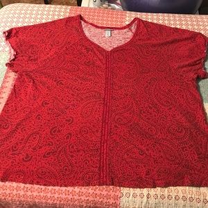 Red shirt sleeve shirt