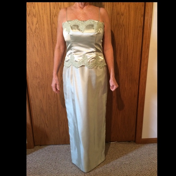 Two-piece formal gown with jacket. - Picture 2 of 4