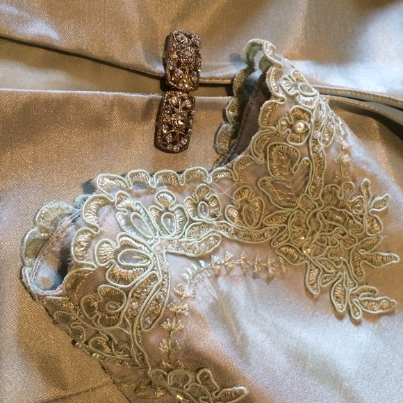 Two-piece formal gown with jacket. - Picture 4 of 4