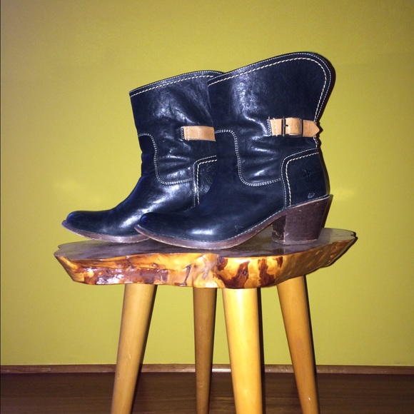 Frye Carmen Shortie