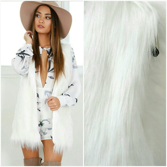 ✨Vday Weekend Sale✨White Faux Fur Vest - Picture 3 of 4
