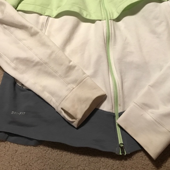 Nike - Picture 2 of 3