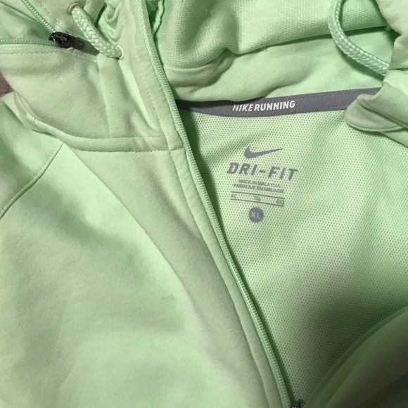 Nike - Picture 3 of 3