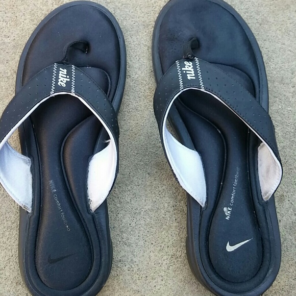 Nike Shoes - Nike flip flop