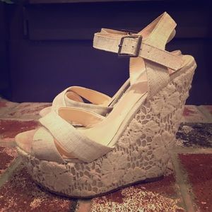 Floral Lace Cream Wedges