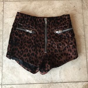 UNIF Axl Leopard Zipper Shorts 24 velvet cheetah