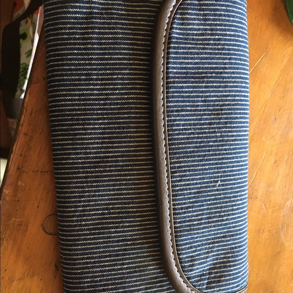 Thirty One Crossbody Wallet