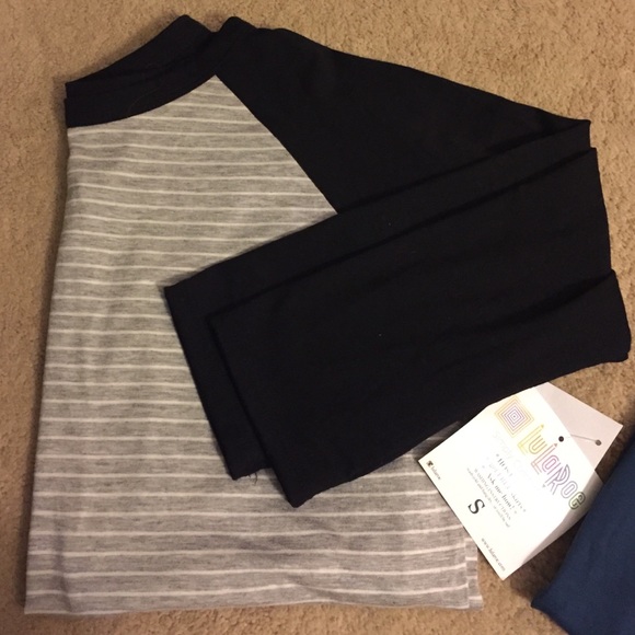 LuLaRoe Randy Tee -NWT small