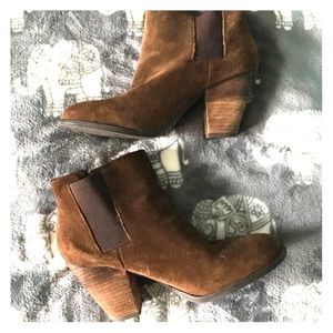 WORN ONCE: SZ 9 Vince Camuto Suede Heeled Bootie