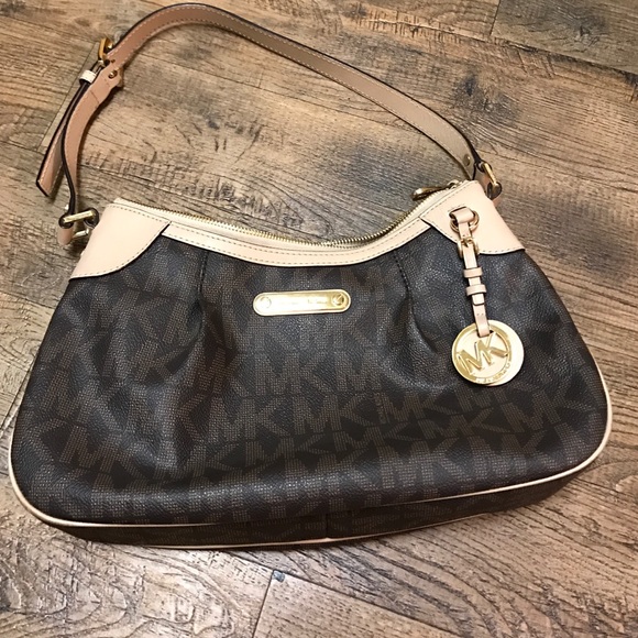 MICHAEL Michael Kors Handbags - ✨Michael Kors Logo Jet Set Medium Handbag✨