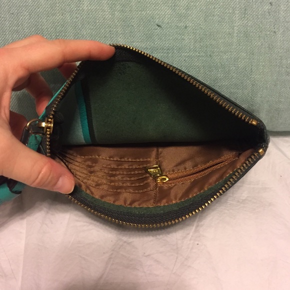 Gap wristlet - Picture 3 of 3