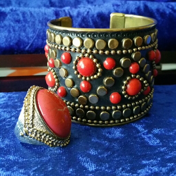 Set of bracelet and a ring