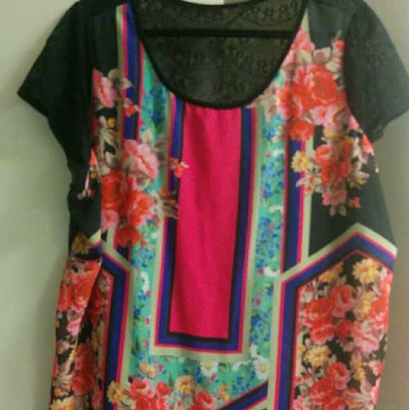 Tops - Bright floral blouse