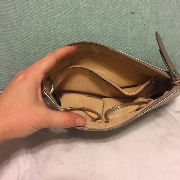 Nine & Co wristlet - Picture 3 of 3