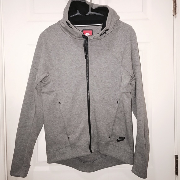 NIKE TECH FLEECE ZIP UP HOODIE.