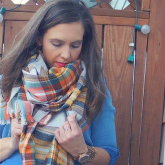 Meet the Posher - Carly - Picture 6 of 6