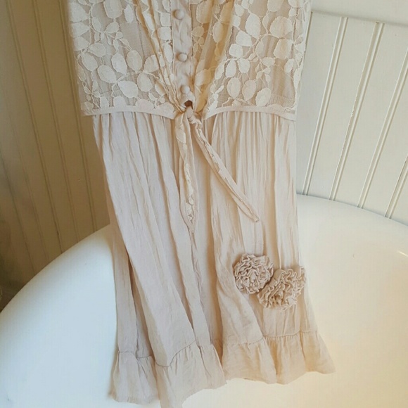 Beautiful Simple Dress! - Picture 3 of 4