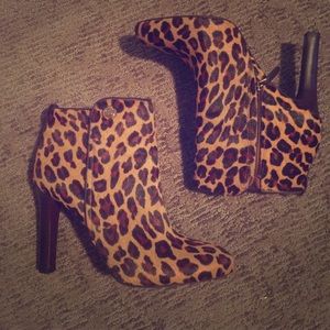 Tory Burch leopard print bootie heels size 7