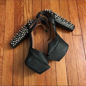 🍿FLASHSALE🍿Jeffrey Campell spiked pumps