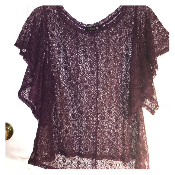 Lace, butterfly fan, short sleeve blouse.