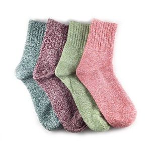 4 pairs women's wool socks