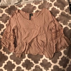 Flowy, three quarter sleeve shirt