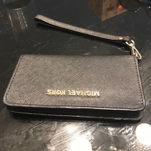MichaeL Kors Smartphone Wristlet