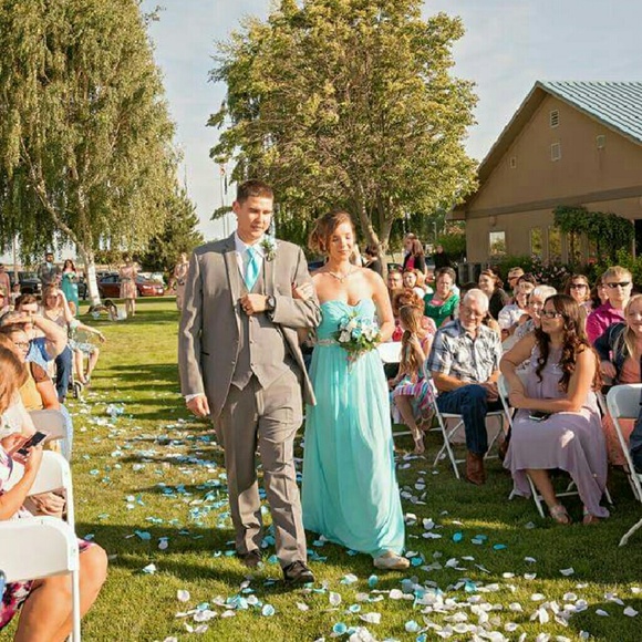 Bridal Gown. Only worn once & in prefect condition - Picture 3 of 3