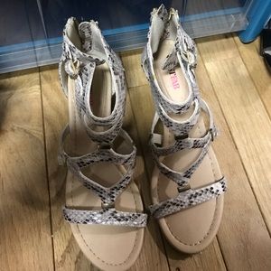 Snake skin like wedges